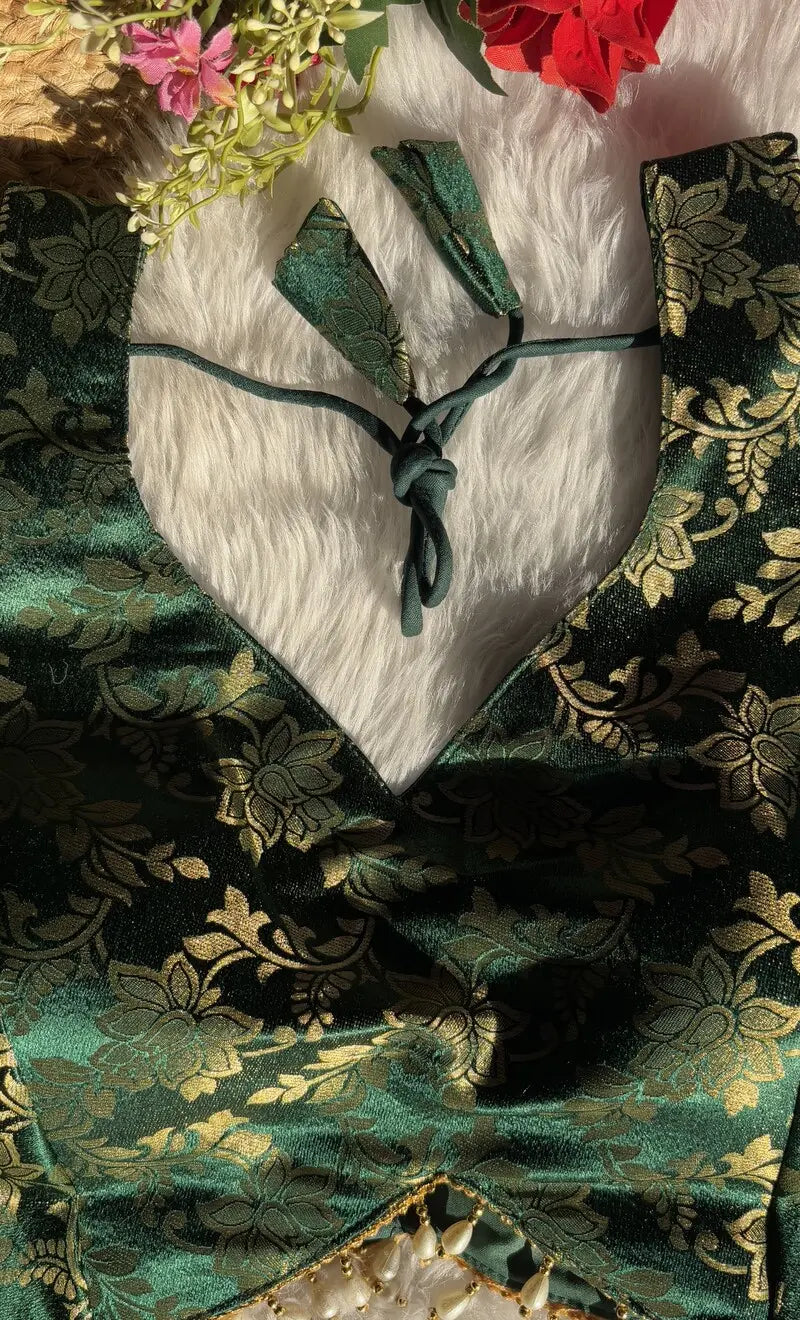 latest chic silk sleeveless sweetheart neck floral printed daily wear blouse (green) | 1673